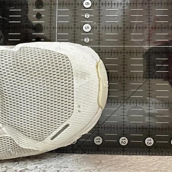 On Cloud 5 Swiss Engineering Women Size 9.5 59.98902 Pearl White Running Shoes - Picture 14 of 14